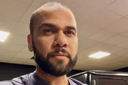 Daniel Alves foi preso em 2023 sob acusação de agressão sexual contra uma jovem de 23 anos