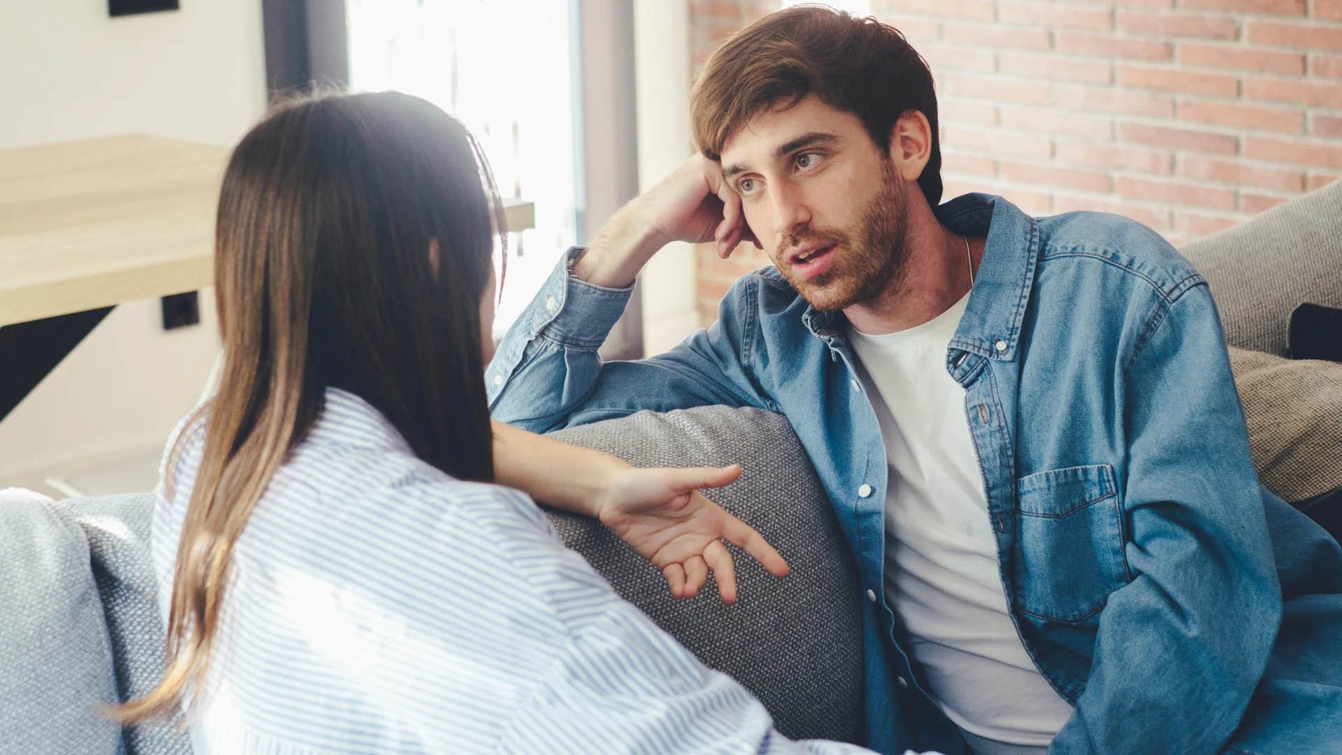 Pessoas que foram criadas com bons valores ainda dizem 10 frases educadas que a maioria das pessoas não se importa mais em usar